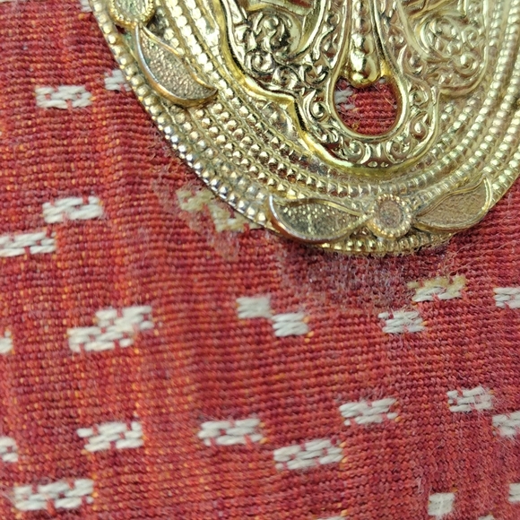 Clutch there is a small glue spot cant hardly see it but it is there - Picture 2 of 5